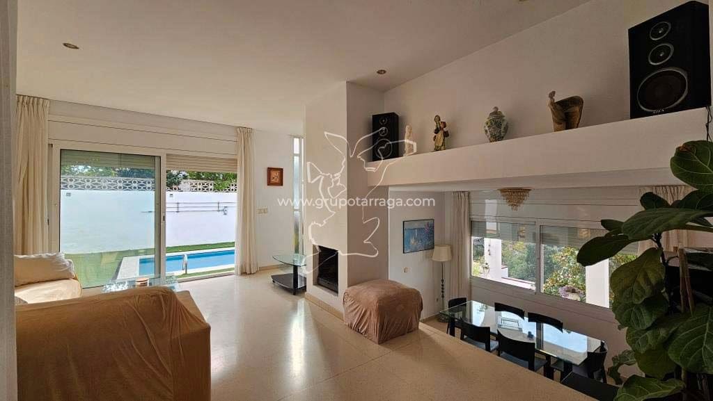 5 bedroom Villa for sale in Lloret de Mar with pool garage - € 660,000 (Ref: 9128645)