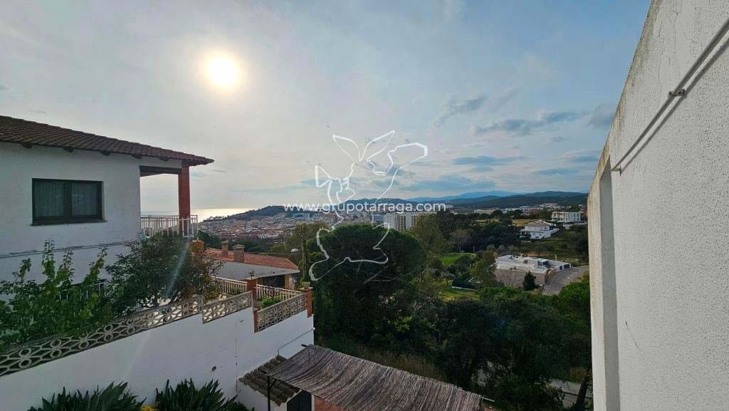 5 bedroom Villa for sale in Lloret de Mar with pool garage - € 660,000 (Ref: 9128645)