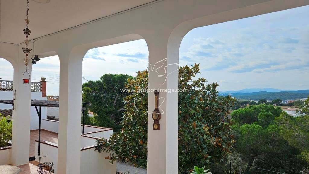 5 bedroom Villa for sale in Lloret de Mar with pool garage - € 660,000 (Ref: 9128645)