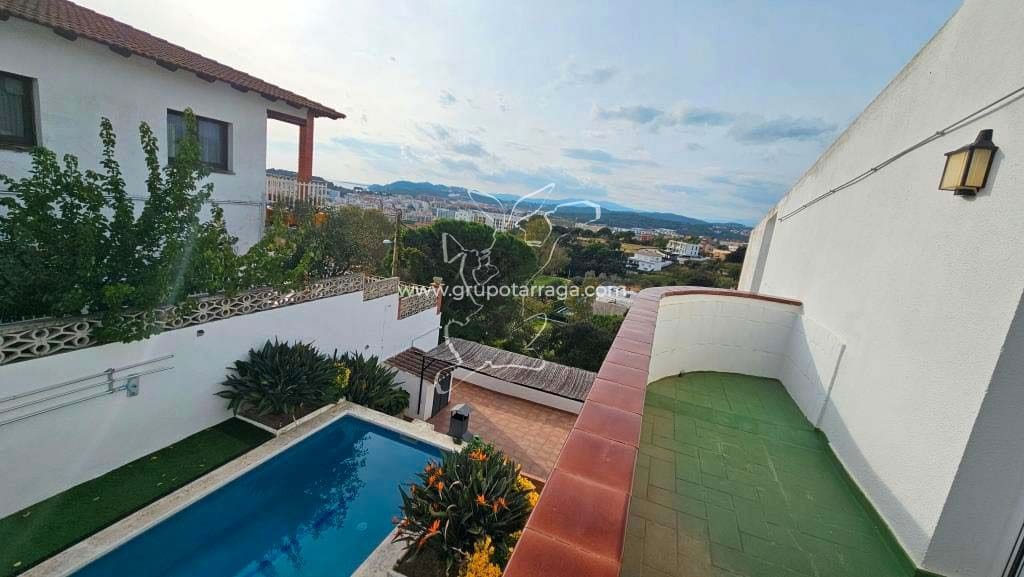 5 bedroom Villa for sale in Lloret de Mar with pool garage - € 660,000 (Ref: 9128645)