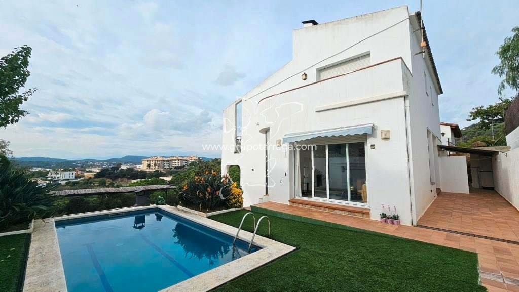 5 bedroom Villa for sale in Lloret de Mar with pool garage - € 660,000 (Ref: 9128645)