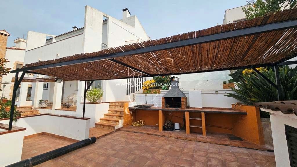 5 bedroom Villa for sale in Lloret de Mar with pool garage - € 660,000 (Ref: 9128645)