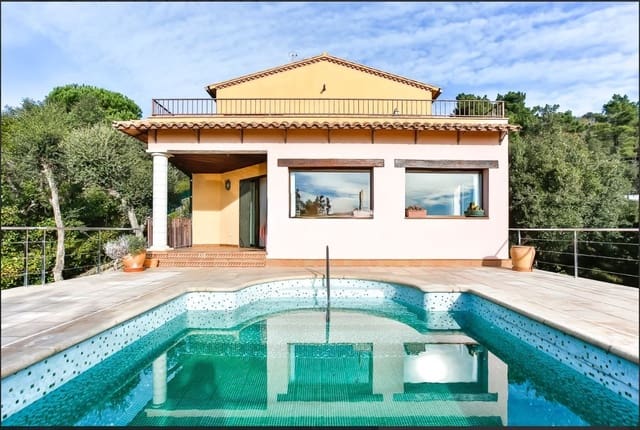 4 Zimmer Finca/Landgut zu verkaufen in Urbanitzacions del Nord, Lloret de Mar mit Pool Garage - 395.000 € (Ref: 9128656)