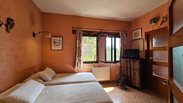 4 bedroom Finca/Country House for sale in Urbanitzacions del Nord, Lloret de Mar with pool garage - € 395,000 (Ref: 9128656)