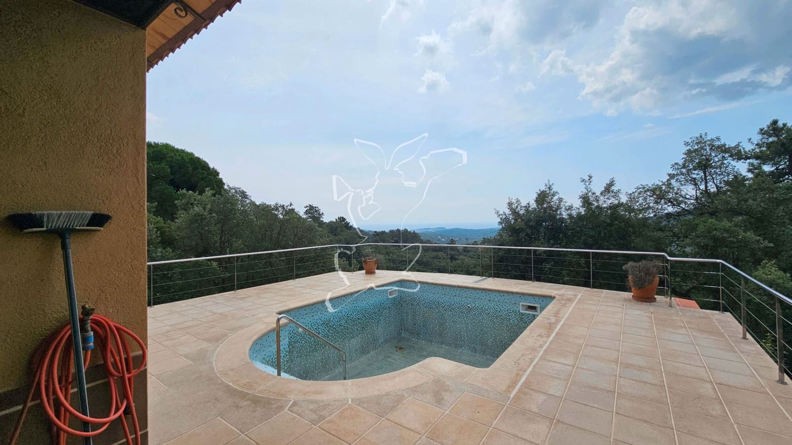 4 soveværelse Finca/Landehus til salg i Lloret de Mar med swimmingpool garage - € 395.000 (Ref: 9128656)