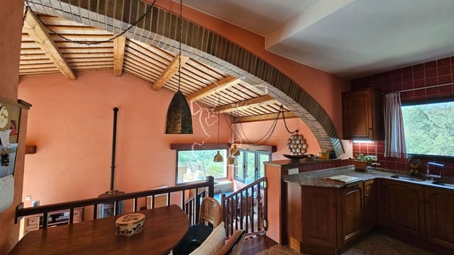 4 sypialnia Finka/Dom wiejski na sprzedaż w Urbanitzacions del Nord, Lloret de Mar z basenem garażem - 395 000 € (Ref: 9128656)