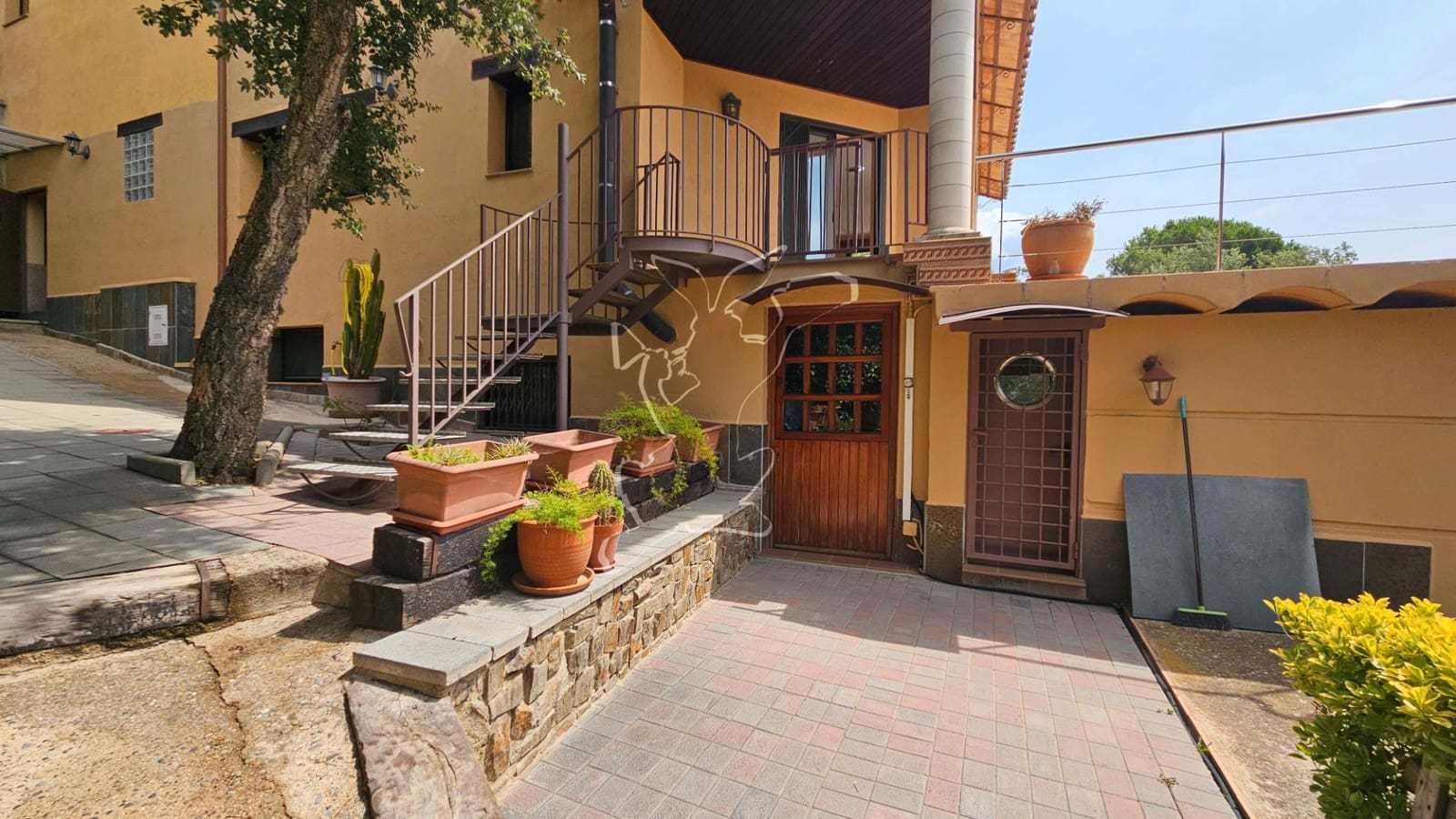 4 soveværelse Finca/Landehus til salg i Lloret de Mar med swimmingpool garage - € 395.000 (Ref: 9128656)