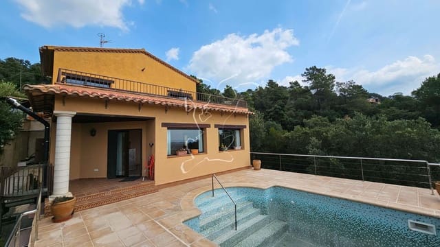 4 soveværelse Finca/Landehus til salg i Urbanitzacions del Nord, Lloret de Mar med swimmingpool garage - € 395.000 (Ref: 9128656)