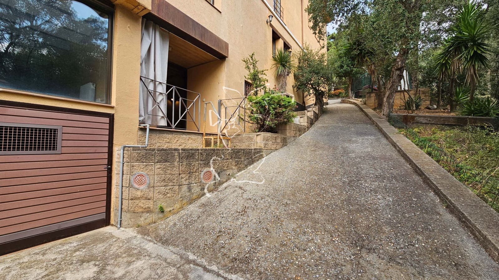 4 soveværelse Finca/Landehus til salg i Lloret de Mar med swimmingpool garage - € 395.000 (Ref: 9128656)