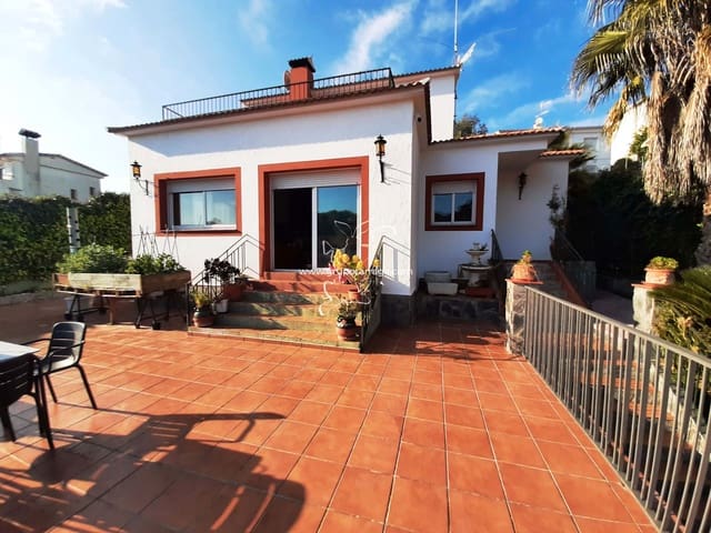5 slaapkamer Villa te koop in Mas Romeu, Lloret de Mar met garage - € 530.000 (Ref: 9128657)