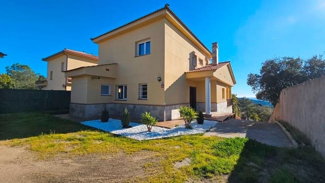4 soveværelse Villa til salg i Urbanitzacions del Nord, Lloret de Mar med swimmingpool - € 530.000 (Ref: 9128658)