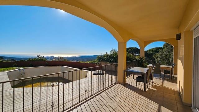 4 soveværelse Villa til salg i Urbanitzacions del Nord, Lloret de Mar med swimmingpool - € 530.000 (Ref: 9128658)