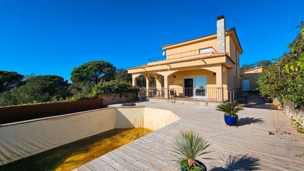 4 quarto Moradia para venda em Lloret de Mar com piscina - 530 000 € (Ref: 9128658)
