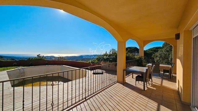 4 bedroom Villa for sale in Urbanitzacions del Nord, Lloret de Mar with pool - € 530,000 (Ref: 9128658)