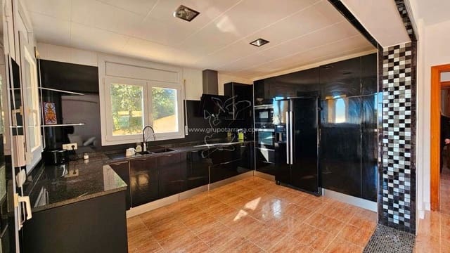 4 bedroom Villa for sale in Urbanitzacions del Nord, Lloret de Mar with pool - € 530,000 (Ref: 9128658)