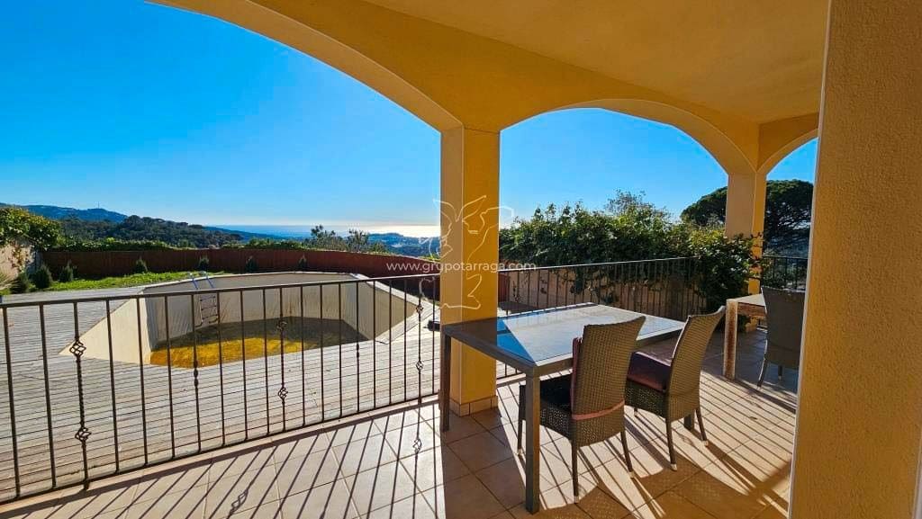 4 quarto Moradia para venda em Lloret de Mar com piscina - 530 000 € (Ref: 9128658)