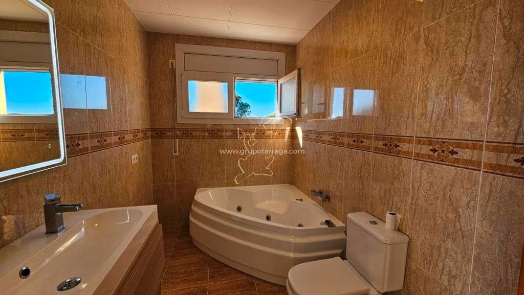 4 quarto Moradia para venda em Lloret de Mar com piscina - 530 000 € (Ref: 9128658)