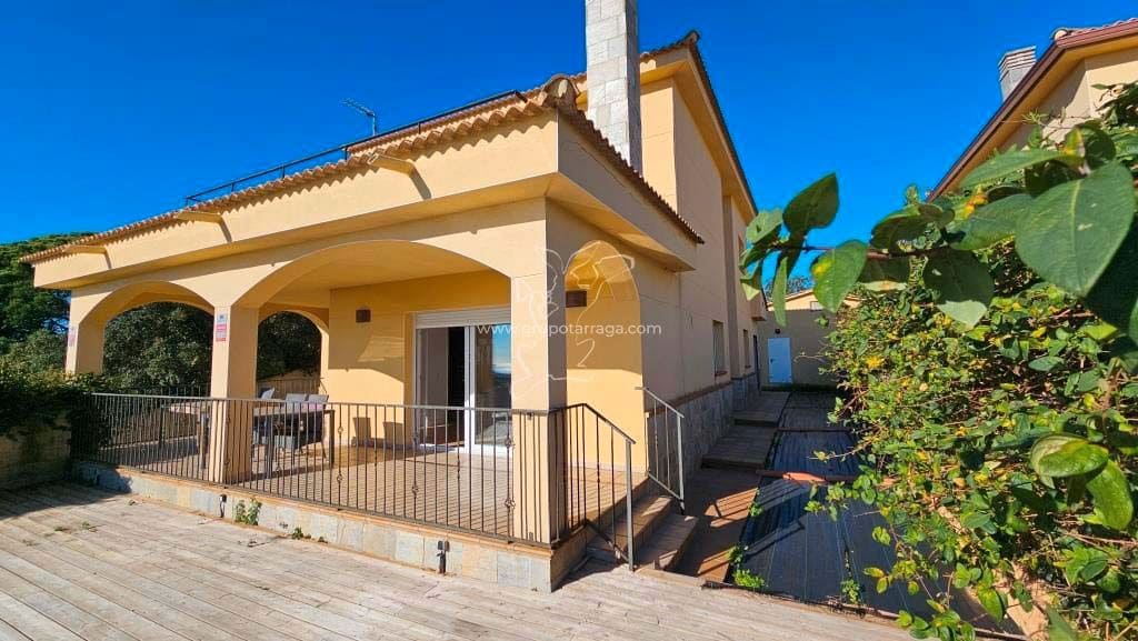 4 quarto Moradia para venda em Lloret de Mar com piscina - 530 000 € (Ref: 9128658)