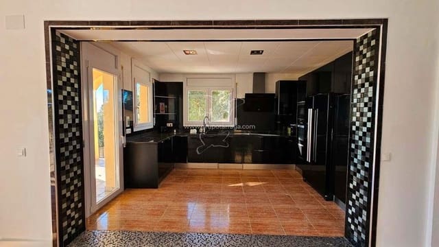 4 bedroom Villa for sale in Urbanitzacions del Nord, Lloret de Mar with pool - € 530,000 (Ref: 9128658)