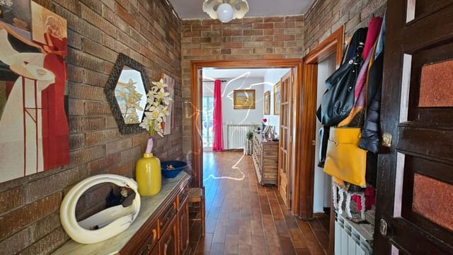 4 bedroom Apartment for sale in Condado del Jaruco - Puigventós, Lloret de Mar with garage - € 450,000 (Ref: 9160069)