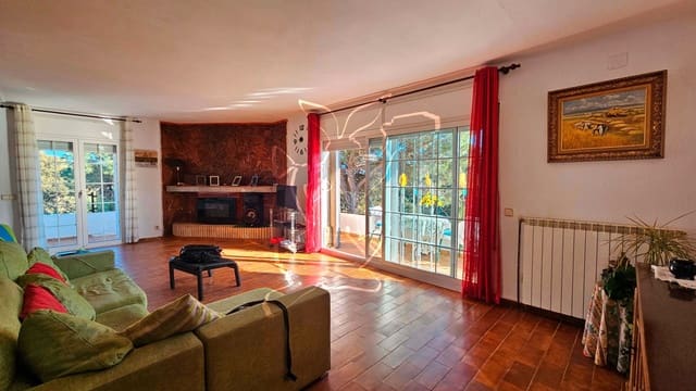 4 bedroom Apartment for sale in Condado del Jaruco - Puigventós, Lloret de Mar with garage - € 450,000 (Ref: 9160069)