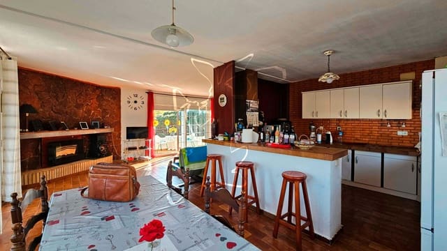 4 bedroom Apartment for sale in Condado del Jaruco - Puigventós, Lloret de Mar with garage - € 450,000 (Ref: 9160069)