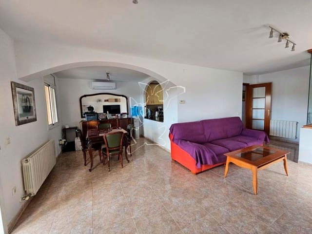 4 bedroom Villa for sale in Aiguaviva Parc, Vidreres with pool garage - € 315,000 (Ref: 9195030)