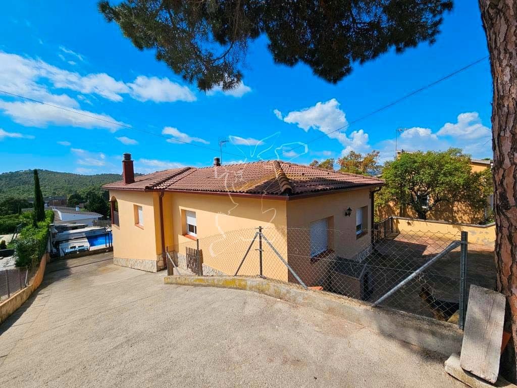 4 soveværelse Villa til salg i Vidreres med swimmingpool garage - € 315.000 (Ref: 9195030)