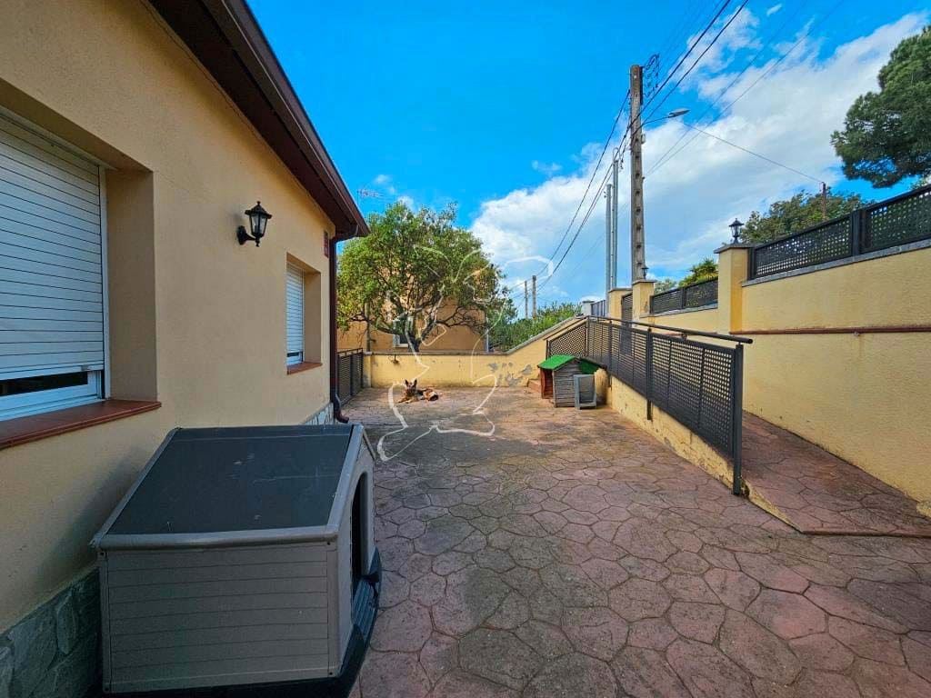 4 soveværelse Villa til salg i Vidreres med swimmingpool garage - € 315.000 (Ref: 9195030)