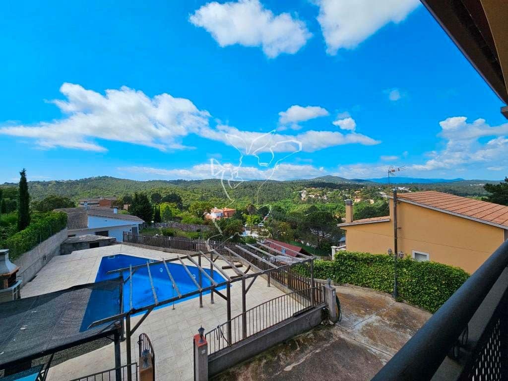 4 soveværelse Villa til salg i Vidreres med swimmingpool garage - € 315.000 (Ref: 9195030)