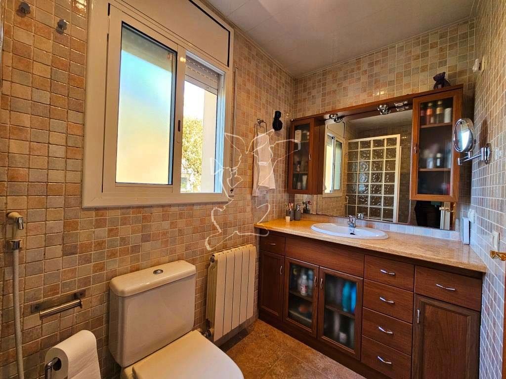 4 soveværelse Villa til salg i Vidreres med swimmingpool garage - € 315.000 (Ref: 9195030)