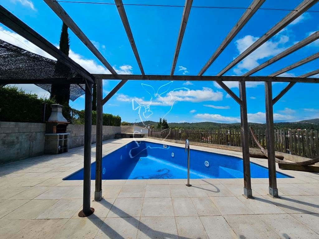 4 soveværelse Villa til salg i Vidreres med swimmingpool garage - € 315.000 (Ref: 9195030)