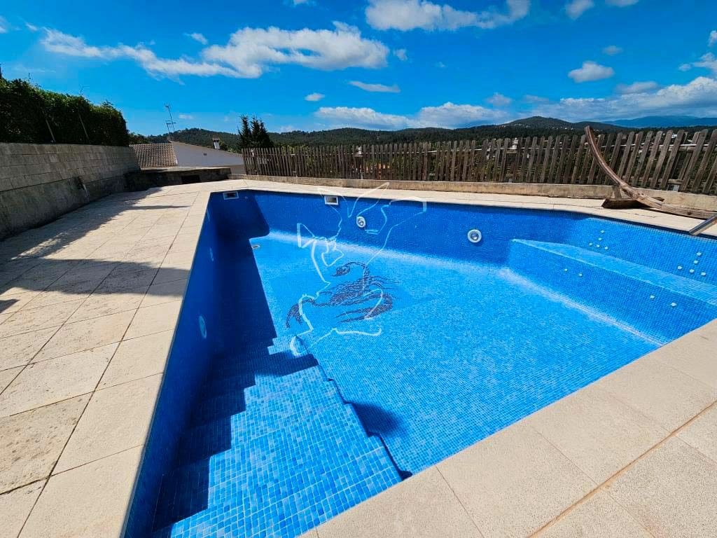 4 soveværelse Villa til salg i Vidreres med swimmingpool garage - € 315.000 (Ref: 9195030)