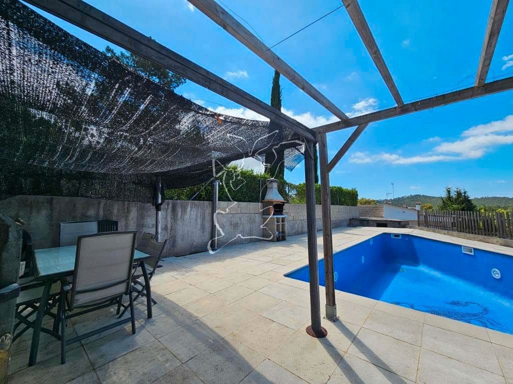 4 soveværelse Villa til salg i Vidreres med swimmingpool garage - € 315.000 (Ref: 9195030)