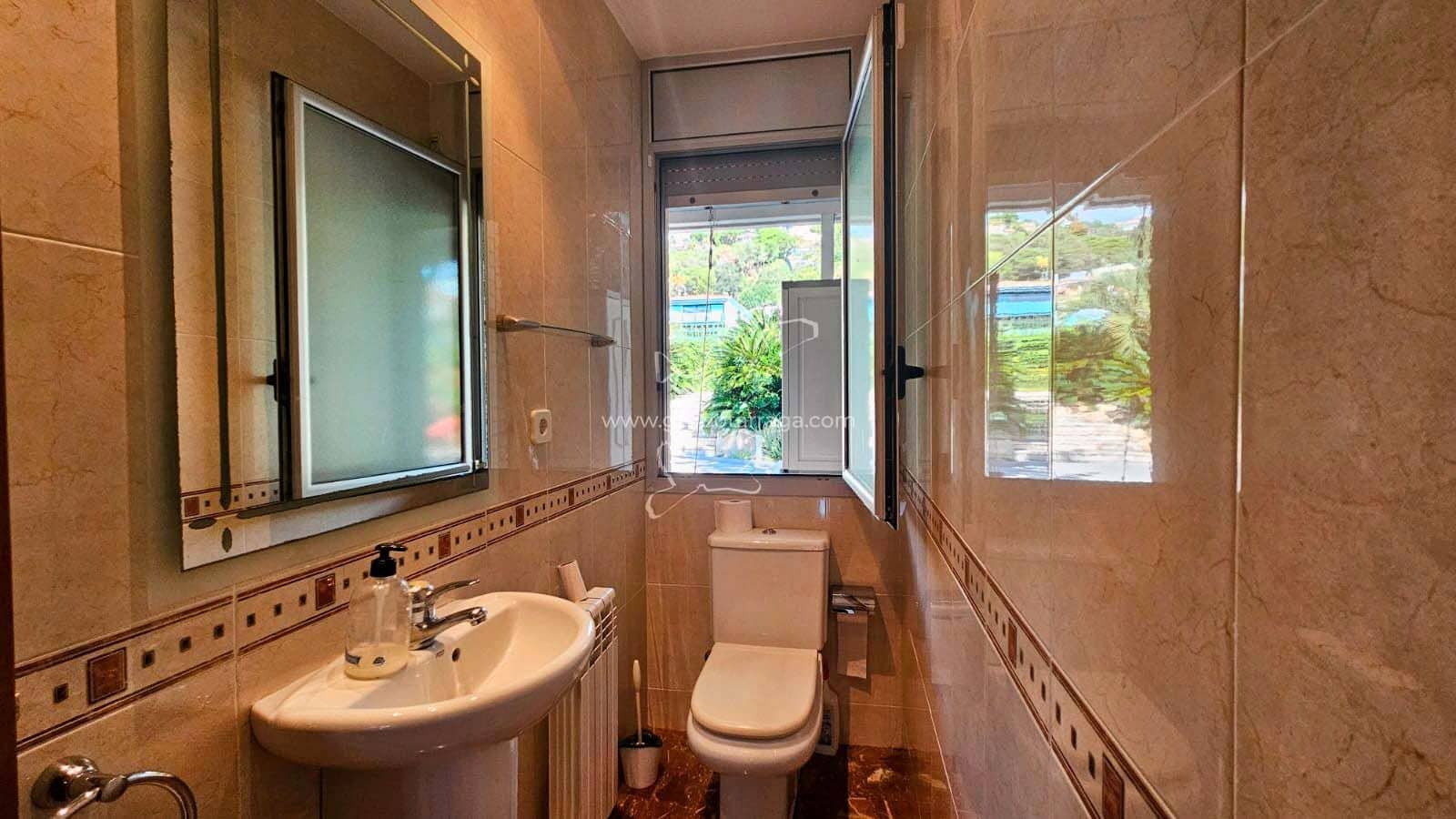 5 soverom Villa til salgs i Lloret de Mar med svømmebasseng garasje - € 675 000 (Ref: 9219331)
