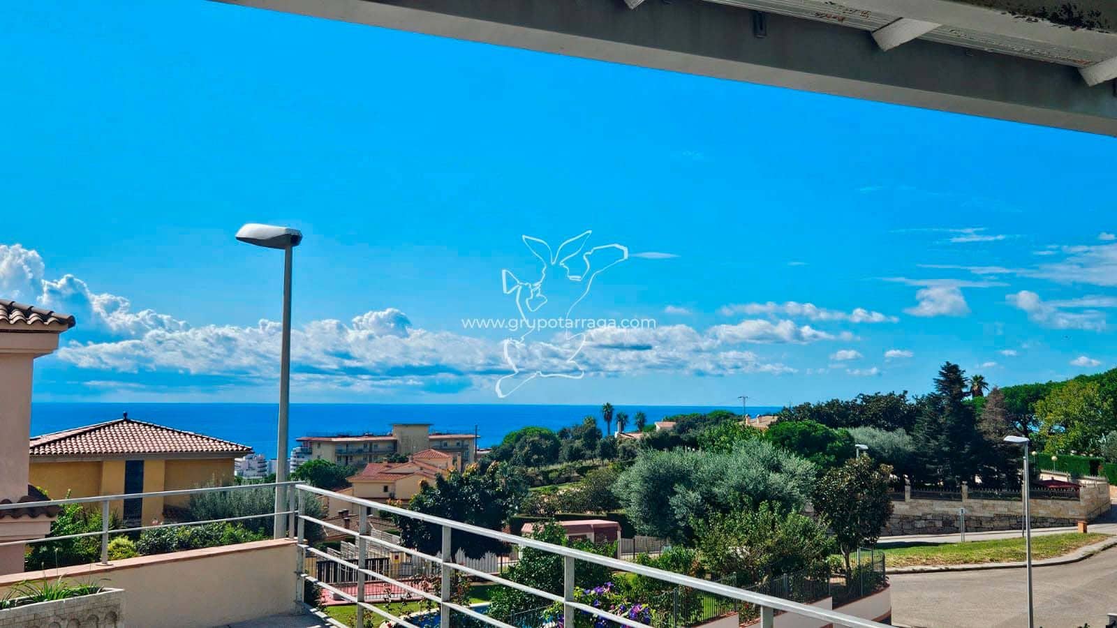 5 soverom Villa til salgs i Lloret de Mar med svømmebasseng garasje - € 675 000 (Ref: 9219331)