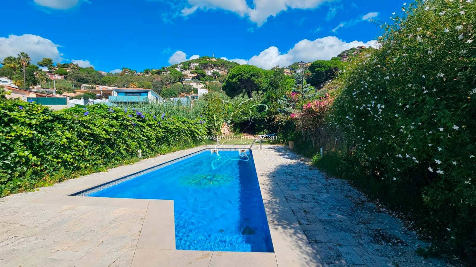 5 soverom Villa til salgs i Lloret de Mar med svømmebasseng garasje - € 675 000 (Ref: 9219331)