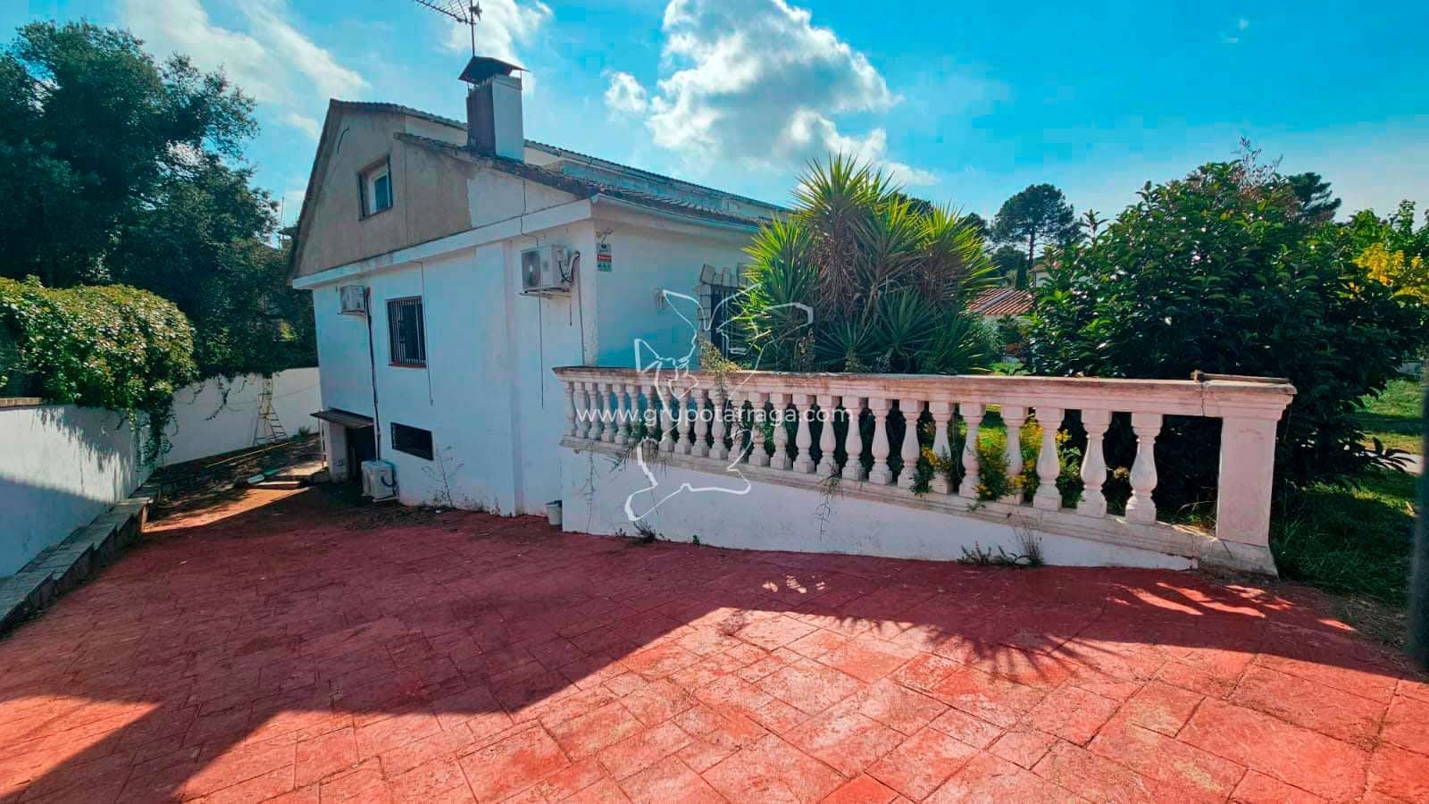 6 soveværelse Villa til salg i Vidreres med swimmingpool garage - € 350.000 (Ref: 9301692)