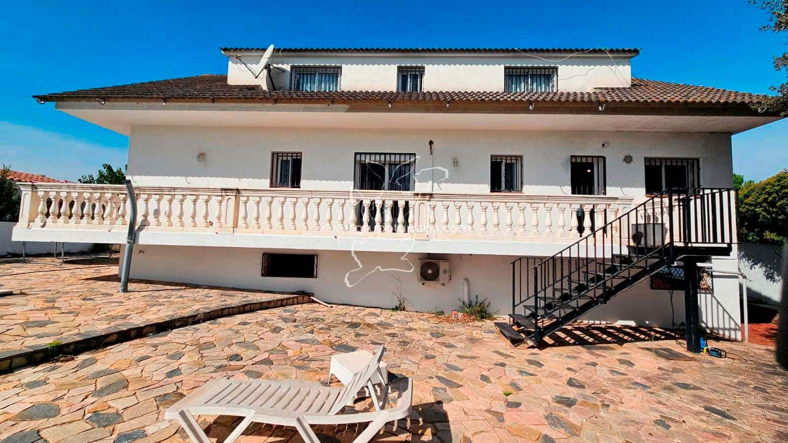 6 soveværelse Villa til salg i Vidreres med swimmingpool garage - € 350.000 (Ref: 9301692)