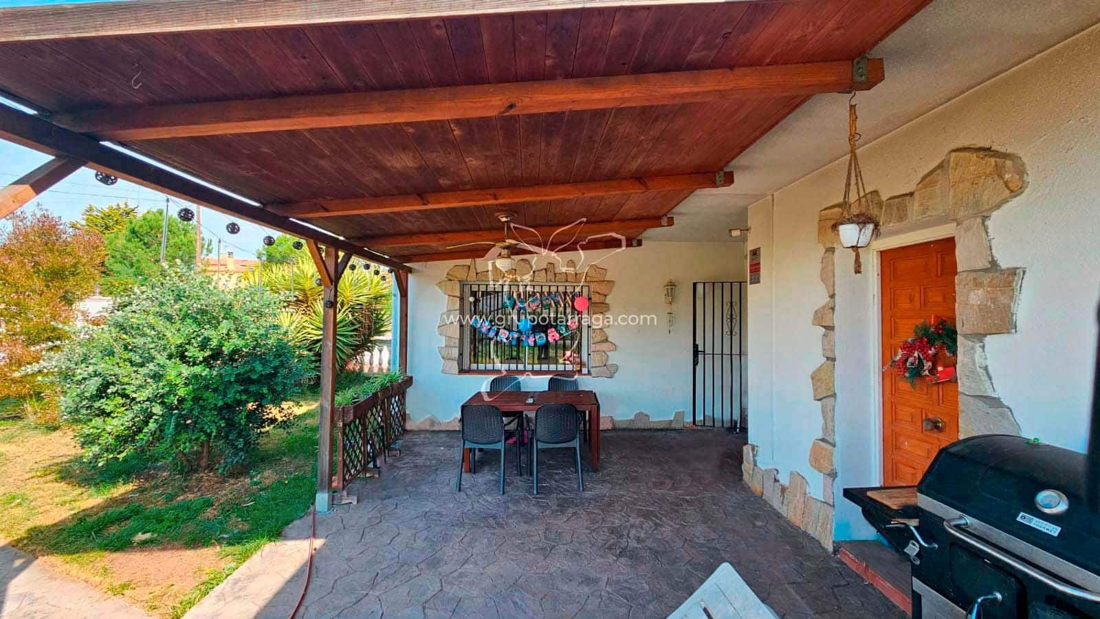 6 soveværelse Villa til salg i Vidreres med swimmingpool garage - € 350.000 (Ref: 9301692)