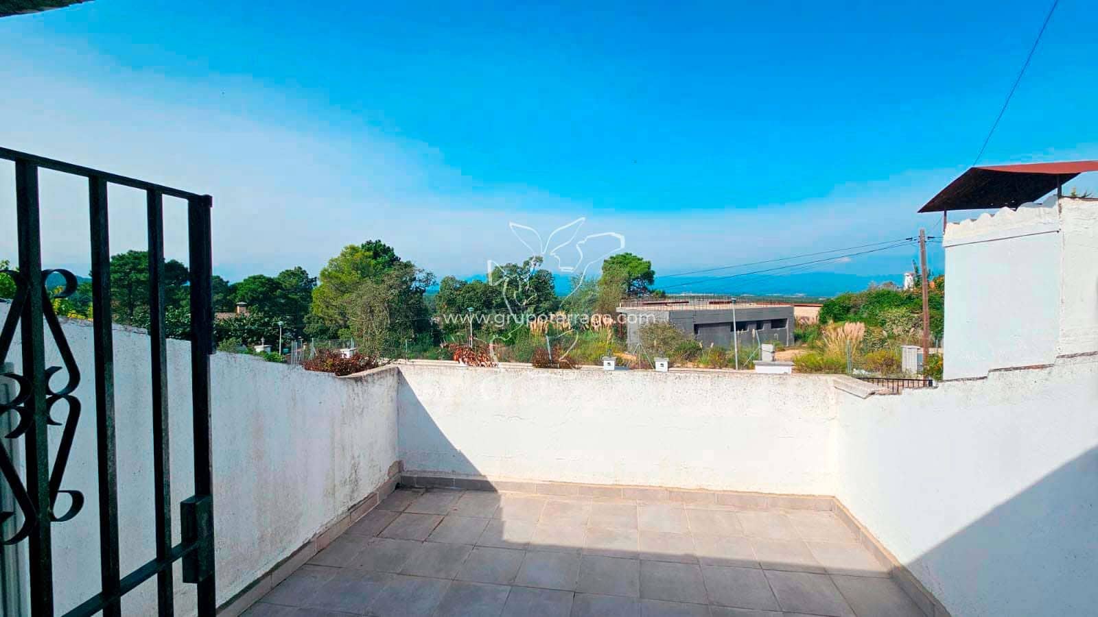 6 soveværelse Villa til salg i Vidreres med swimmingpool garage - € 350.000 (Ref: 9301692)