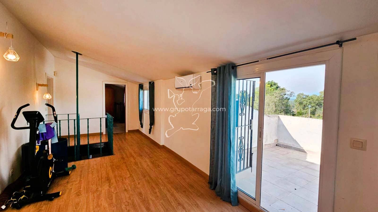 6 soveværelse Villa til salg i Vidreres med swimmingpool garage - € 350.000 (Ref: 9301692)