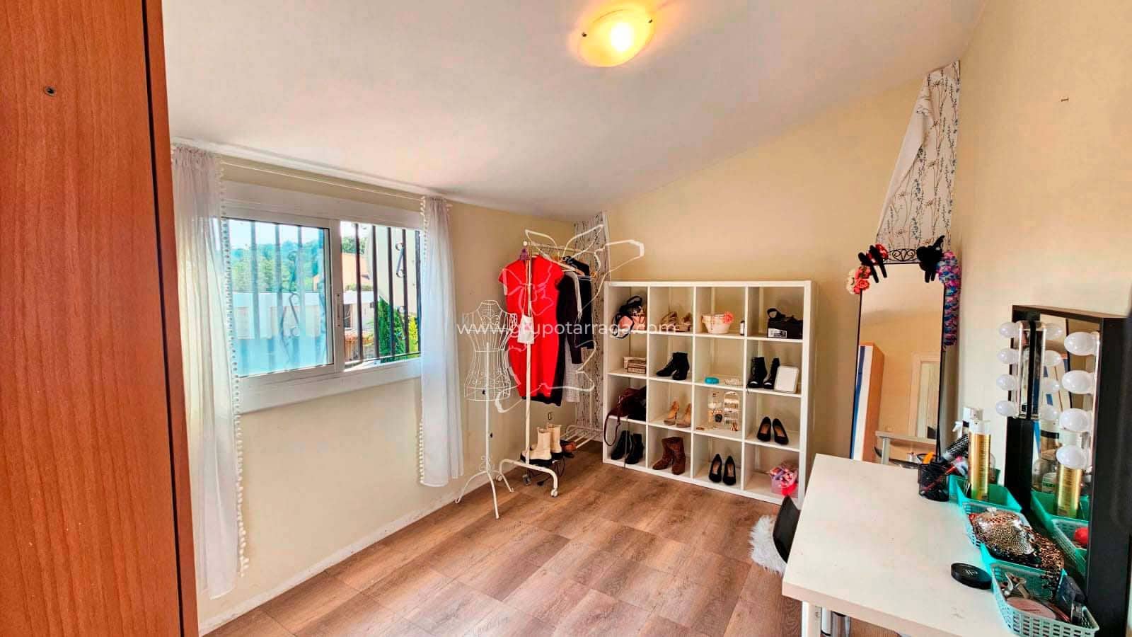 6 soveværelse Villa til salg i Vidreres med swimmingpool garage - € 350.000 (Ref: 9301692)