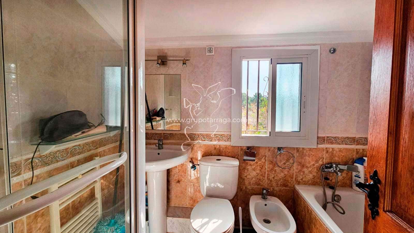 6 soveværelse Villa til salg i Vidreres med swimmingpool garage - € 350.000 (Ref: 9301692)