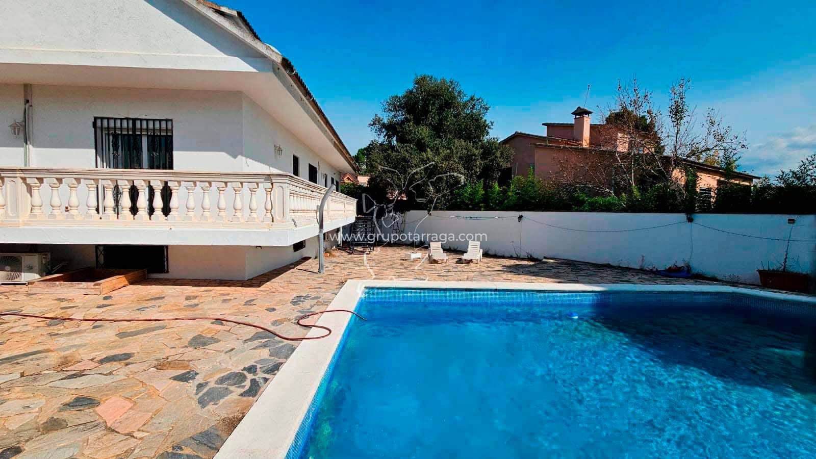 6 soveværelse Villa til salg i Vidreres med swimmingpool garage - € 350.000 (Ref: 9301692)