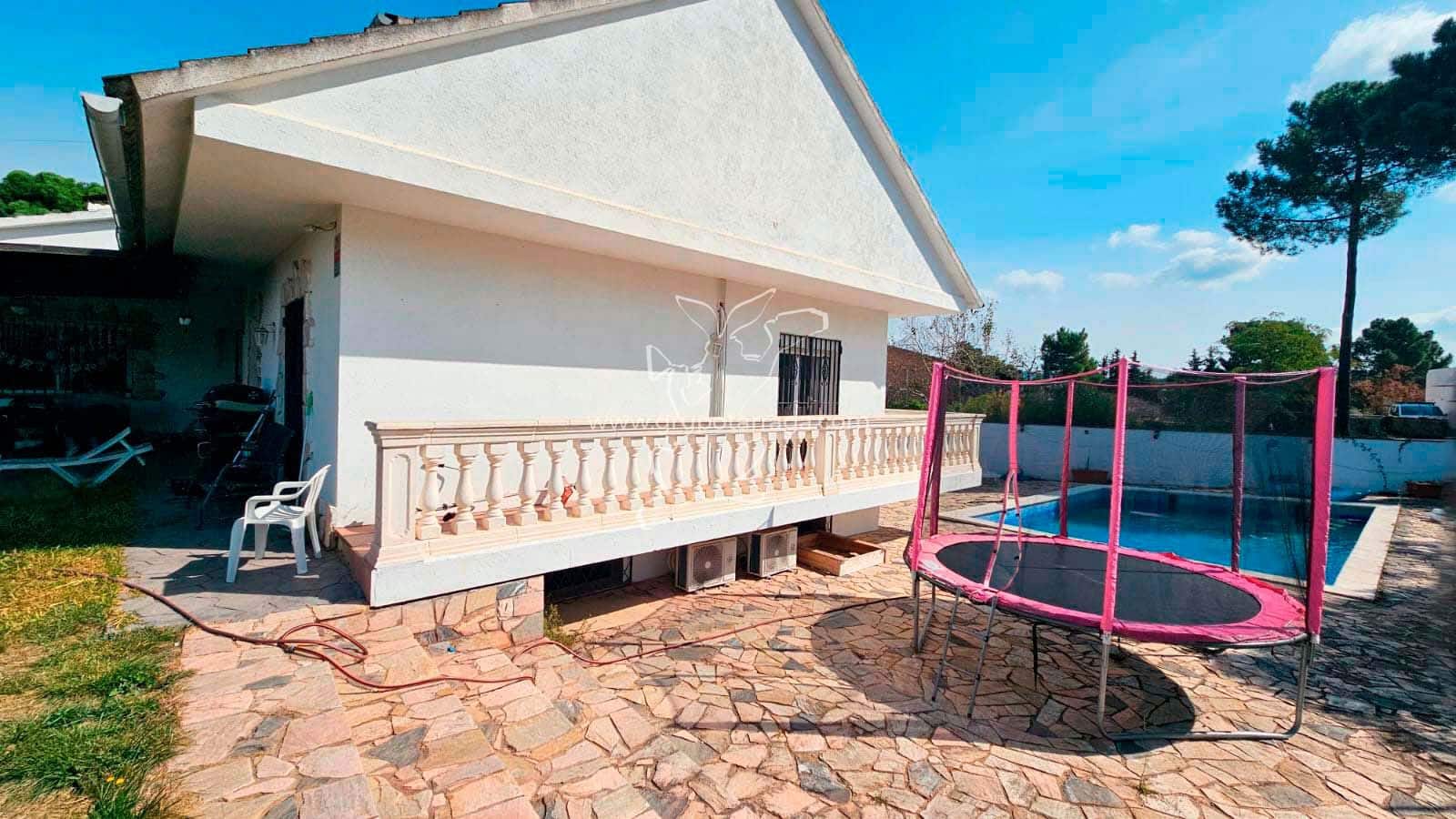 6 soveværelse Villa til salg i Vidreres med swimmingpool garage - € 350.000 (Ref: 9301692)