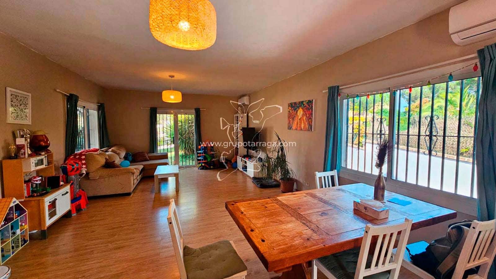 6 soveværelse Villa til salg i Vidreres med swimmingpool garage - € 350.000 (Ref: 9301692)