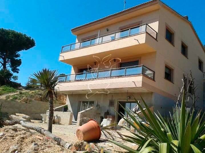 4 chambre Villa/Maison à vendre à Lloret de Mar avec garage - 425 000 € (Ref: 9324495)