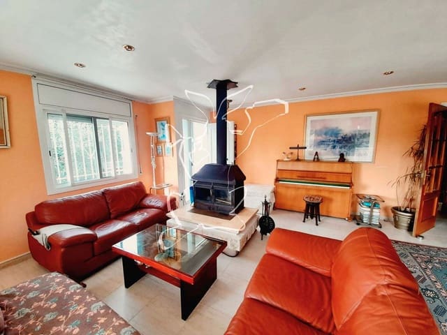 6 soverom Villa til salgs i Aiguaviva Parc, Vidreres med svømmebasseng garasje - € 499 000 (Ref: 9324496)