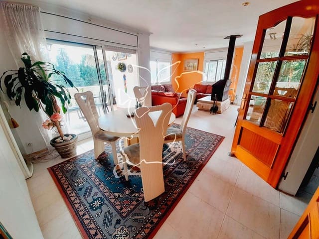 6 soverom Villa til salgs i Aiguaviva Parc, Vidreres med svømmebasseng garasje - € 499 000 (Ref: 9324496)